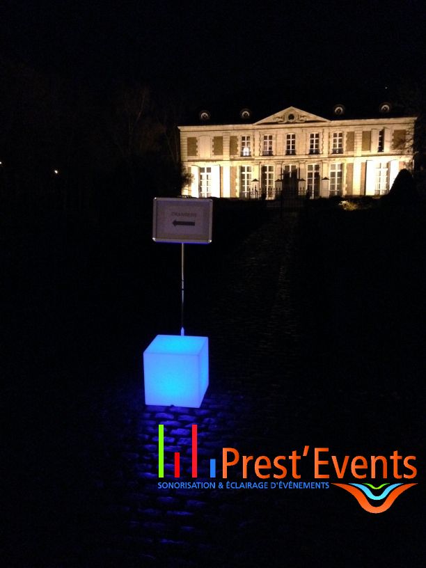 Cube lumineux led sans fil sur batterie autonome DekoBase MOBILED Décoration Mobilier lumineux extérieur PrestEvents